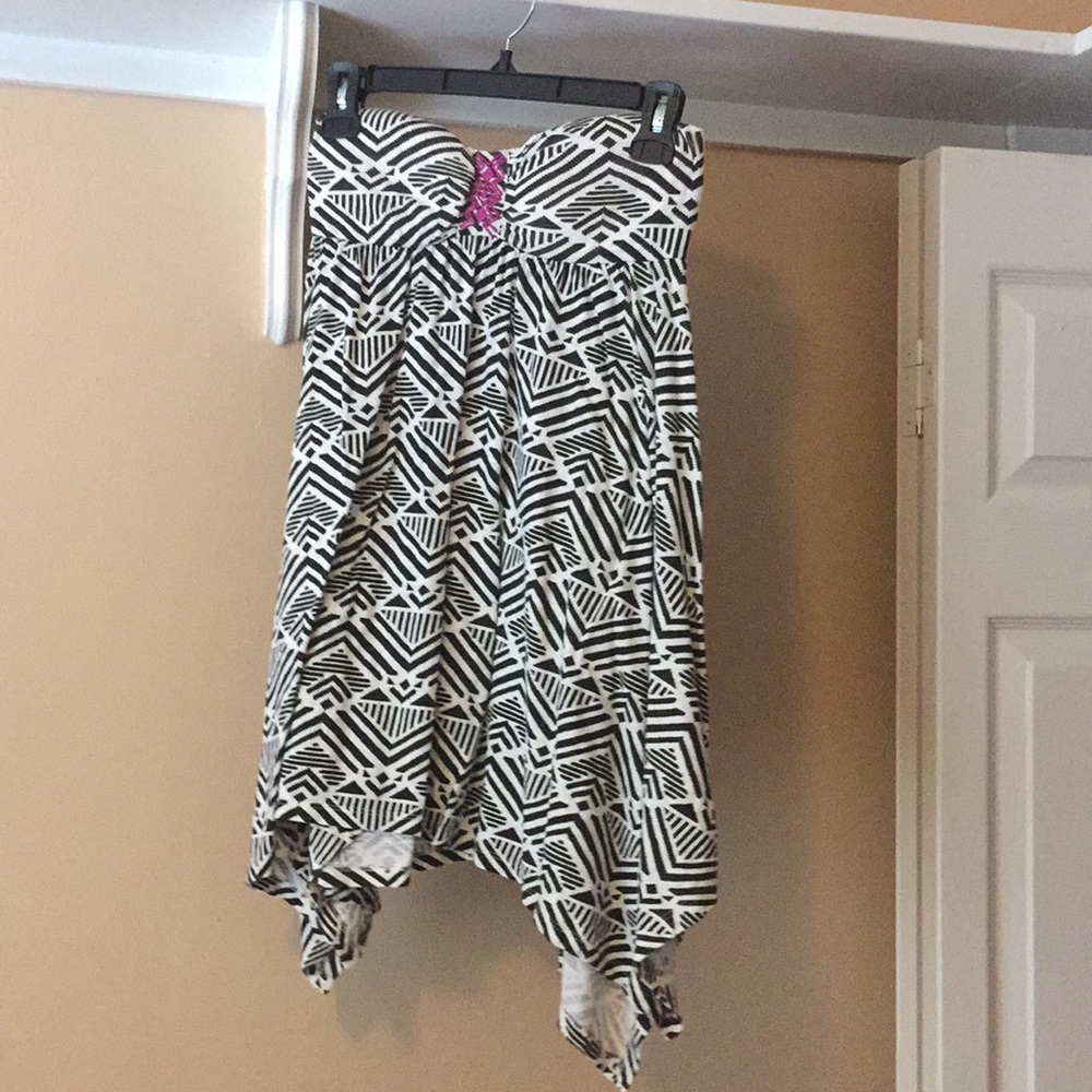 Short white and black printed dress.